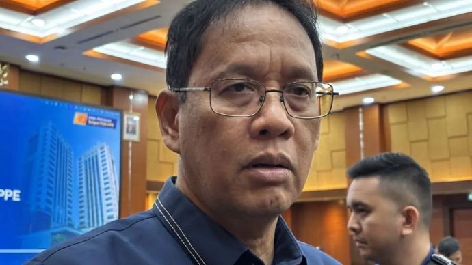 Menteri Keuangan Purbaya Yudhi Sadewa menjawab pertanyaan wartawan dalam wawancara cegat di kantor Kementerian Keuangan, Jakarta