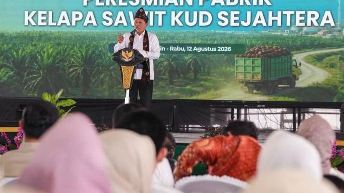 Menteri Koperasi Ferry Juliantono meresmikan pabrik pengolahan crude palm oil (CPO) yang dikelola Koperasi Unit Desa (KUD) Sejahtera di Kabupaten Musi Banyuasin, Sumatera Selatan, Rabu (12/8/2026).