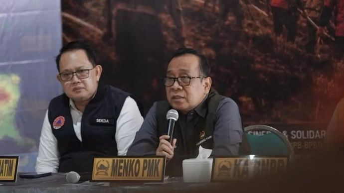 Menteri Koordinator Bidang Pembangunan Manusia dan Kebudayaan (Menko PMK) Pratikno memimpin rapat koordinasi penanganan Karhutla di kawasan Bromo