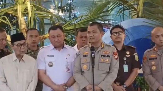 Plh Kapolres Metro Jakarta Utara Kombes Pol Oki Waskito didampingi Wali Kota Jakarta Utara Hendra Hidayat saat jumpa pers kasus penistaan agama