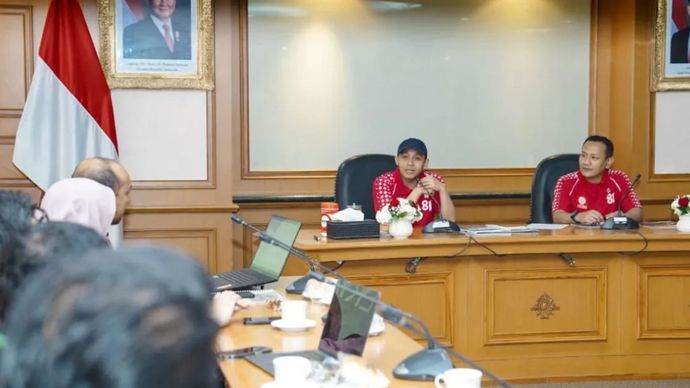 Menhut Raja Juli Antoni (kiri) dan Wamenhut Rohmat Marzuki dalam peluncuran SRAK gajah sumatera di Kantor Kemenhut, Jakarta, Rabu (12/8/2026) 