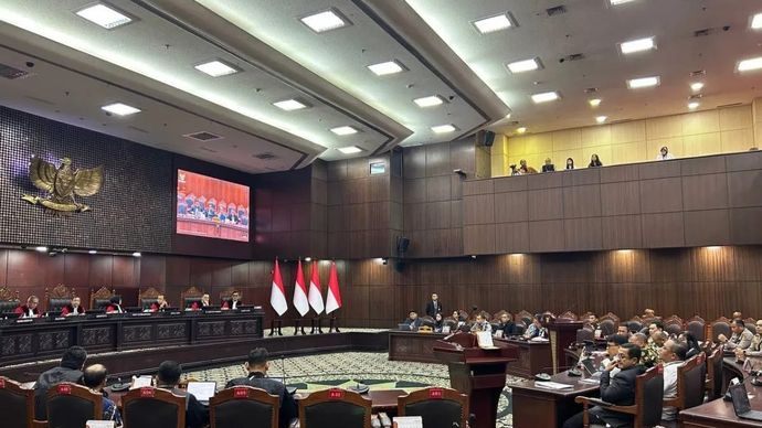 Arsip - Mahkamah Konstitusi menggelar sidang lanjutan uji materiil KUHP dengan agenda mendengarkan keterangan Polri dan KPK di ruang sidang pleno Gedung MK, Jakarta