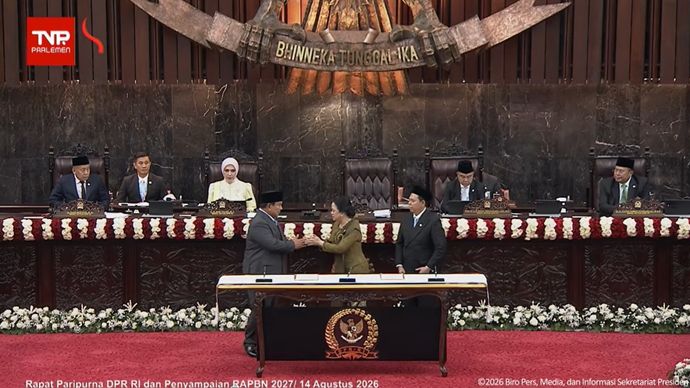 Presiden Prabowo Subianto, Ketua DPR RI Puan Maharani, dan Ketua DPD DRI Sultan Najamuddin saat pidato Nota Keuangan dan RAPBN 2027 di Gedung DPR/MPR, Jakarta, Jumat, 14 Agustus 2026. 