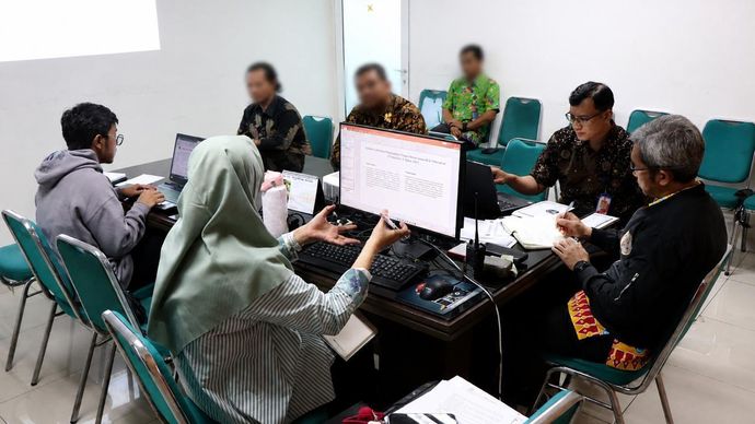 Pemerintah Provinsi DKI Jakarta memberikan sanksi administratif sebesar Rp10 juta kepada empat perusahaan