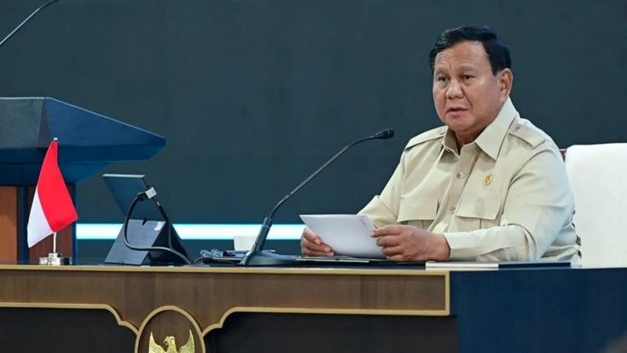 Arsip - Presiden Prabowo Subianto memberikan taklimat kepada 150 ilmuwan Badan Riset dan Inovasi Nasional (BRIN) di halaman tengah Istana Kepresidenan RI, Jakarta