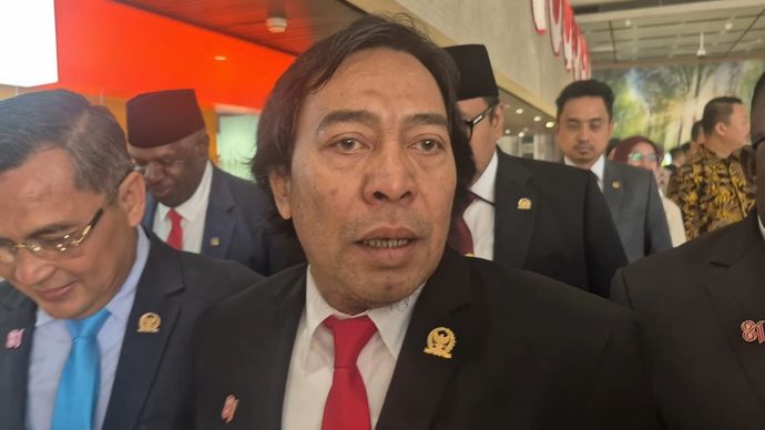 Anggota Dewan Perwakilan Daerah (DPD) RI, Alfiansyah Bustami alias Komeng, menghadiri Sidang Tahunan MPR RI dan Sidang Bersama DPR dan DPD RI, Jumat 14 Agustus 2026.
