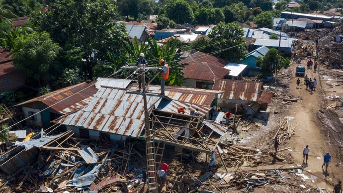 Pemerintah mengerahkan BUMN gunaa membantu masyarakat terdampak bencana gempa di Nusa Tenggara Timur (NTT) dan wilayah sekitarnya. 