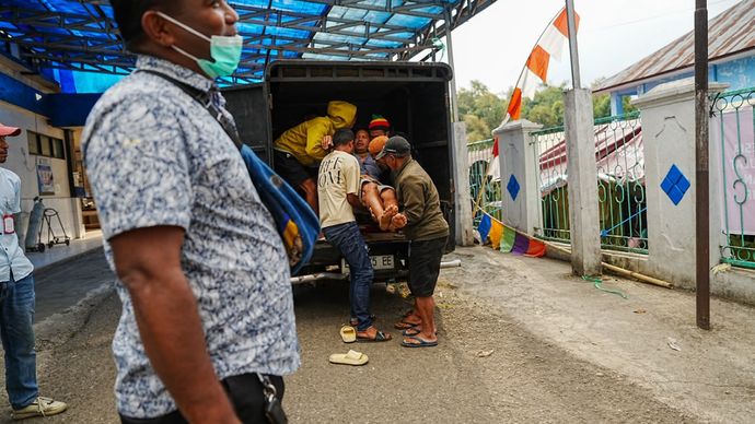 Pemerintah bergerak cepat memastikan pelayanan kesehatan bagi masyarakat terdampak gempa bumi di Nusa Tenggara Timur (NTT) tetap berjalan
