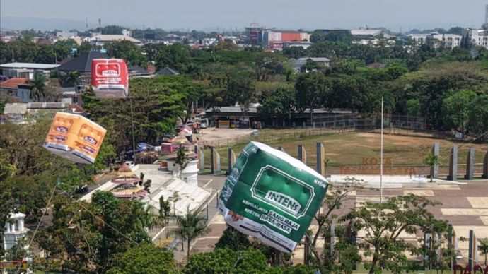 Di media sosial, sejumlah unggahan terkait kemunculan balon ini juga mulai dibagikan dan memicu rasa ingin tahu publik.