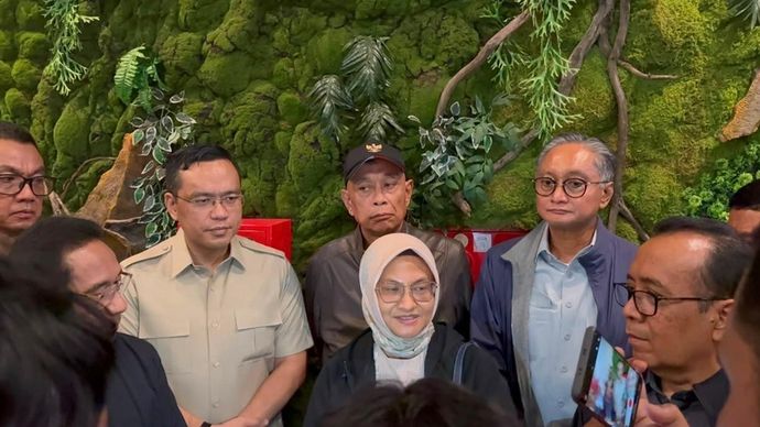 Direktur Utama Telkom Dian Siswarini memaparkan progress perbaikan infrastruktur dan layanan TelkomGroup pada agenda Rapat Koordinasi Penanganan Gempa wilayah Nusa Tenggara Timur, bersama jajaran pemerintah dan BUMN, di Labuan Bajo, Minggu (16/8/2026). (Foto: Dok/Istimewa)
