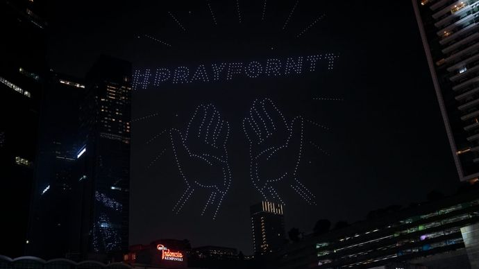 1.500 Drone di Langit Bundaran HI Jakarta Bawa Pesan Doa untuk Korban Gempa NTT