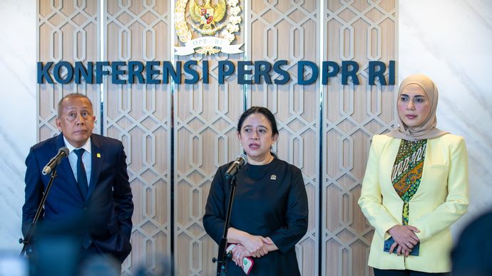 Ketua DPR RI Puan Maharani (tengah). 