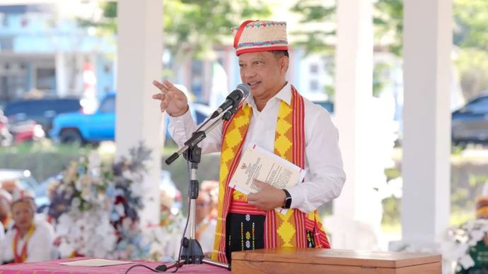 Arsip. Menteri Dalam Negeri (Mendagri) Muhammad Tito Karnavian memimpin Upacara Hari Ulang Tahun (HUT) ke-81 Kemerdekaan Republik Indonesia (RI) di Lapangan Natas Lehong, Kabupaten Manggarai Timur, Nusa Tenggara Timur (NTT), Senin (17/8/2026).