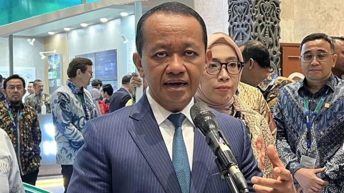 Menteri Energi dan Sumber Daya Mineral (ESDM) Bahlil Lahadalia memberi keterangan ketika ditemui di sela-sela acara The 12th Indonesia International Geothermal Convention &amp; Exhibition (IIGCE) 2026 yang digelar di Jakarta, Rabu, 19 Agustus 2026