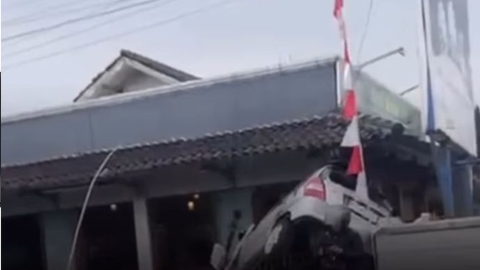 Kecelakaan Maut di Subang Tewaskan 1 Orang, Mobil Sampai Hancurkan Rumah Warga