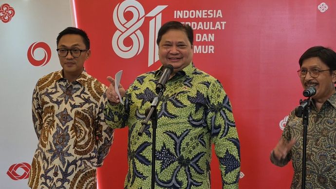 Menteri Koordinator Bidang Perekonomian Airlangga Hartarto merespons terkait laporan Amerika Serikat (AS) yang menuduh Indonesia masuk jaringan pengalihan barang atau transhipment untuk membantu China menghindari tarif.