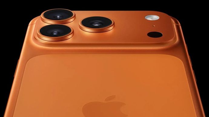 Ilustrasi - Tampilan kamera belakang iPhone. Dalam foto ini tampak belakang iPhone 17 Pro.