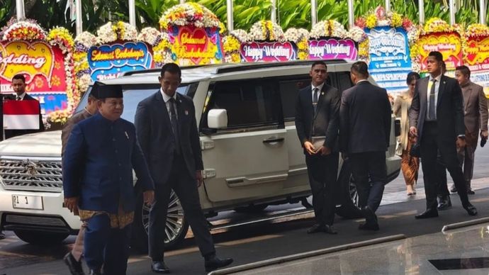 Presiden Prabowo Subianto tiba dalam acara akad nikah Kepala Sekretariat Pribadinya (Kasespri), Rizky Irmansyah dengan Chika Yenalovi di JCC, Senayan, Jakarta, Minggu, 23 Agustus 2026.