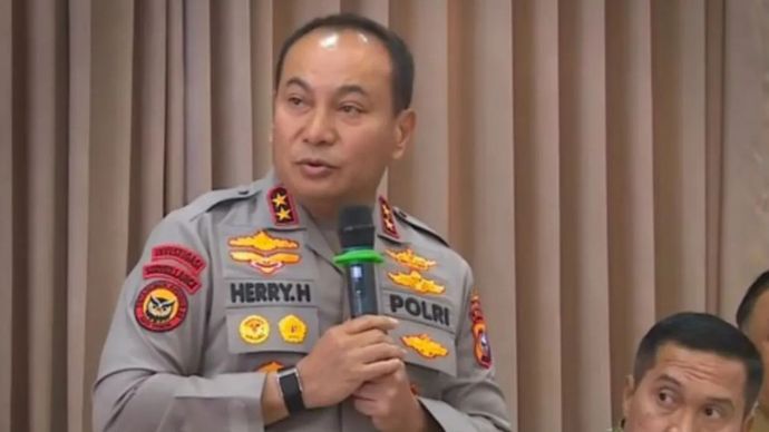 Tangkapan Layar - Kapolda Riau Irjen Pol Herry Heryawan ketika melaporkan penanganan hukum kasus karhutla kepada Presiden Prabowo Subianto dalam rapat di Pekanbaru