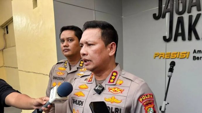 Kabid Humas Polda Metro Jaya Kombes Pol Budi Hermanto saat menjawab pertanaan awak media di Polda Metro Jaya, Jakarta, Senin, 24 Agustus 2026.