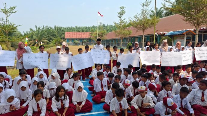 Ratusan Siswa di Batanghari Kirim Surat Terbuka ke Presiden Prabowo soal Ancaman Eksekusi Sekolah.