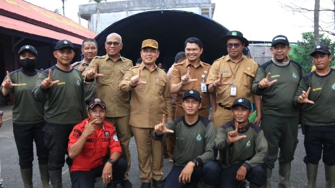 Gubernur Kalimantan Barat (Kalbar) Ria Norsan, menggelar rapat koordinasi penanganan kebakaran hutan dan lahan (karhutla) di Kantor Daops Manggala Agni, Senin, 24 Agustus 2026.
