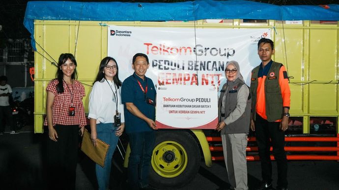TelkomGroup bersama BNPB dan BPBD menyiapkan dan menyalurkan bantuan logistik bagi masyarakat terdampak gempa bumi di Nusa Tenggara Timur (NTT). 