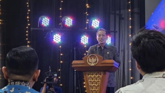 Menteri Koperasi (Menkop) Ferry Juliantono menyampaikan pidato saat menghadiri Malang Creative Connect Conference, di Kartini Imperial Building, Kota Malang, Jawa Timur