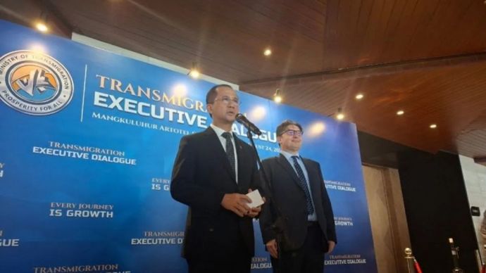 Menteri Transmigrasi (Mentrans) Muhammad Iftitah Sulaiman Suryanagara menyampaikan keterangan kepada wartawan di Jakarta, Senin, 24 Agustus 2026.