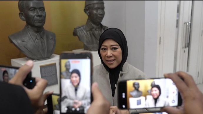 Menteri Komunikasi dan Digital Meutya Hafid saat di Monumen Pers Solo, Jawa Tengah