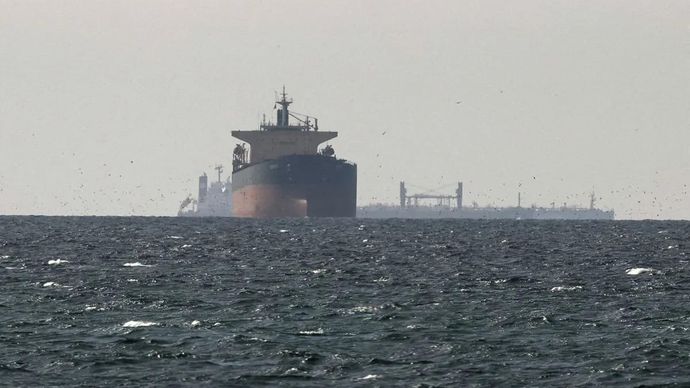 Otoritas Selat Teluk Persia (Persian Gulf Strait Authority/PGSA) Iran, lembaga yang bertanggung jawab atas lalu lintas maritim di Selat Hormuz, padmendatan, 23 Agustus 2026, mengumumkan bahwa kapal-kapal yang melanggar protokol Iran saat melintasi ja