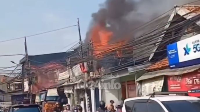 Kebakaran terjadi di kawasan Pangkalan Jati, Cinere, Depok, Rabu (26/8/2026) pagi. Peristiwa tersebut dilaporkan sekitar pukul 08.55 WIB, tepatnya di sekitar depan pertigaan Jalan Rawa Kopi.