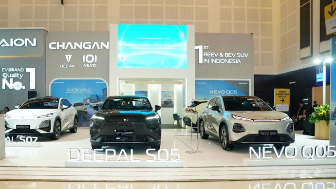 Suasana booth Changan di GIIAS Surabaya 2026 yang menghadirkan jajaran SUV elektrifikasi unggulan untuk masyarakat Jawa Timur. (Foto: Dok/Istimewa)