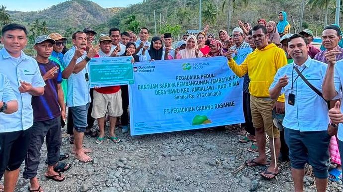 PT Pegadaian Cabang Rasanae menyalurkan bantuan dana senilai Rp275 juta untuk pembangunan Jembatan Raba Sa&rsquo;u di Desa Mawu, Kabupaten Bima, sebagai wujud kepedulian sosial guna menunjang aksesibilitas dan perekonomian warga.