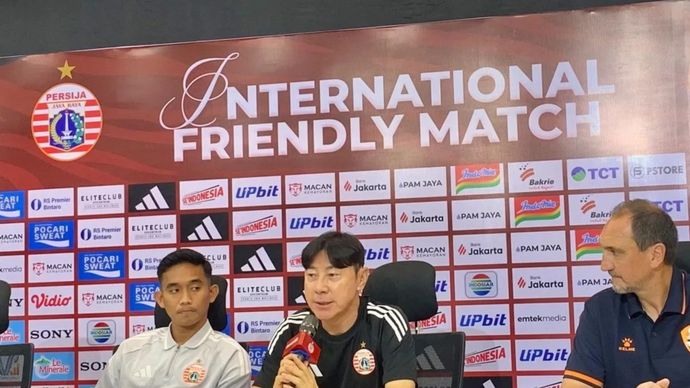 Pelatih kepala Persija Jakarta Shin Tae-yong pada jumpa pers pra-pertandingan uji coba antara Persija melawan Brisbane Roar di Jakarta International Stadium (JIS), Jakarta Utara, Jumat (28/8/2026). Laga ini akan digelar pada besok Sabtu (29/8/2026) p