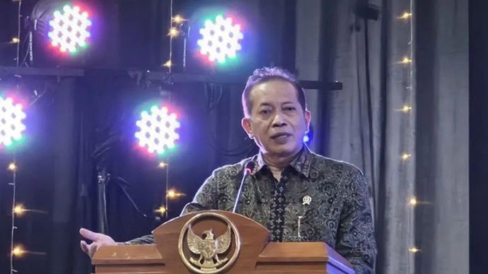 Menteri Koperasi (Menkop) Ferry Juliantono memberikan pidato saat menghadiri Malang Creative Connect Conference di Kartini Imperial Building, Kota Malang, Jawa Timur, Jumat, 21 Agustus 2026.