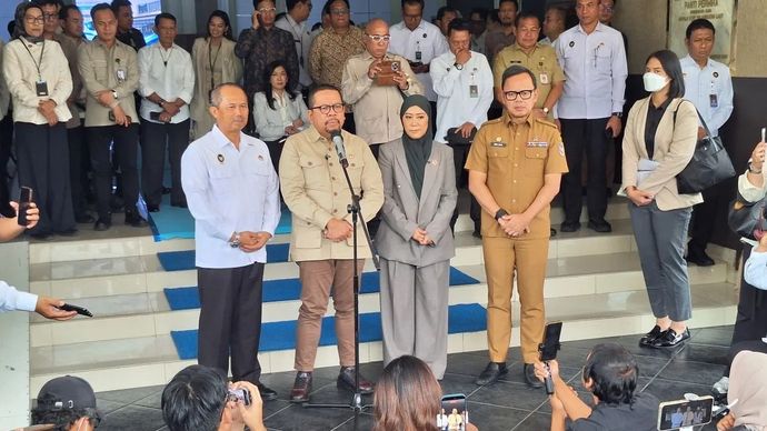 Kepala Badan Komunikasi Pemerintah (Bakom) RI Muhammad Qodari (kedua dari kiri) saat menghadiri 