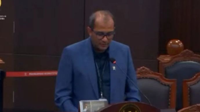 Wakil Menteri Hukum Edward Omar Sharif Hiariej memberikan keterangan pemerintah dalam persidangan uji formil UU Polri di Mahkamah Konstitusi, Jakarta, Selasa, 1 September 2026.
