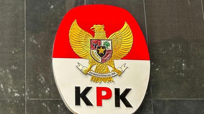 Logo Komisi Pemberantasan Korupsi di Gedung Merah Putih KPK, Jakarta