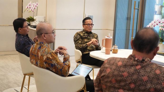 Kepala BP BUMN sekaligus COO Danantara, Dony Oskaria, mendukung langkah Telkomsel dalam memperkuat fokus bisnis berbasis AI. 