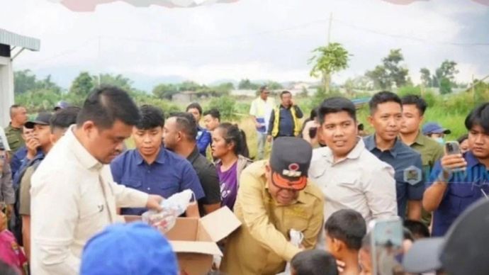 Gubernur Sumut Bobby Nasution meninjau lokasi pengungsian di Desa Sukatepu, Kabupaten Karo, untuk memastikan proses evakuasi warga dari wilayah berbahaya akibat erupsi Gunung Sinabung, Selasa, 1 September 2026