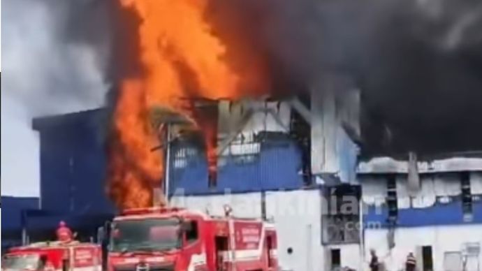 Kebakaran Mengerikan Terjadi di Area PT Evyap Simalungun