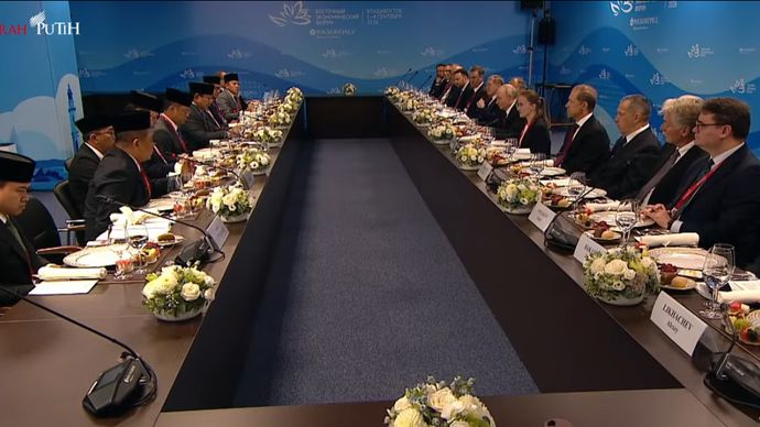 Prabowo Subian dan Presiden Rusai Vladimir Putin dalam Jamuan Makan Siang