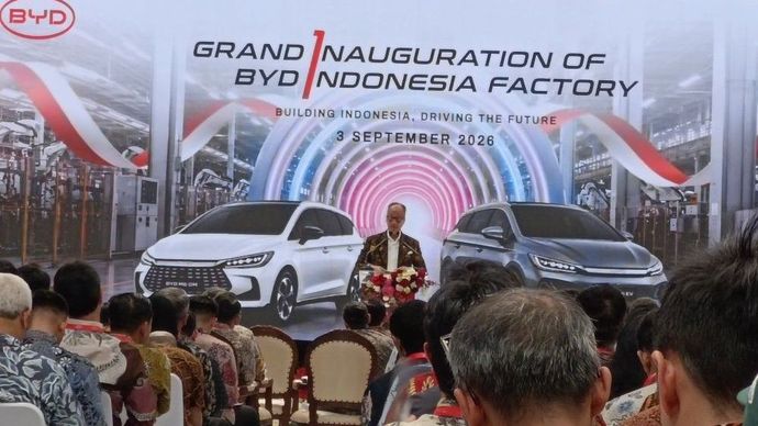 Menteri Perindustrian (Menperin) Agus Gumiwang Kartasasmita menyampaikan salam hormat Presiden Prabowo Subianto kepada pimpinan BYD Indonesia dalam peresmian pabrik kendaraan listrik BYD di Subang Smartpolitan Industrial Park, Subang, Jawa Barat, Kamis (3/9/2026). (Foto: Adiantoro/NTV)