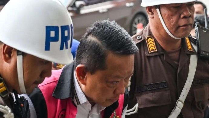 Tersangka kasus dugaan Tindak Pidana Pencucian Uang (TPPU) Febrie Adriansyah (tengah) tiba di Gedung Utama Kejaksaan Agung, Jakarta, Kamis, 3 September 2026.Kejaksaan Agung melakukan pemeriksaan lanjutan terhadap mantan Jampidsus Febrie Adriansyah sebagai saksi kasus TPPU