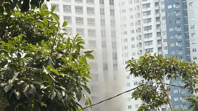 Kebakaran di lantai lima Apartemen Pavilion, Jalan KH Mas Mansyur, Karet Tengsin, Tanah Abang, Jakarta Pusat, Jumat, 4 September 2026.
