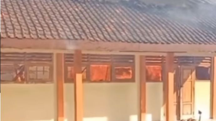 Telah terjadi kebakaran di area SMA Negeri 1 Bantarkawung, Kabupaten Brebes, pada Sabtu, 5 September 2026.