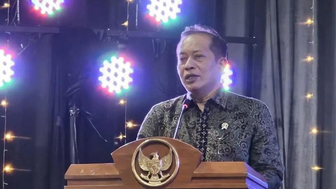 Menteri Koperasi (Menkop) Ferry Juliantono menyampaikan pidato saat menghadiri Malang Creative Connect Conference di Kartini Imperial Building, Kota Malang, Jawa Timur, Jumat