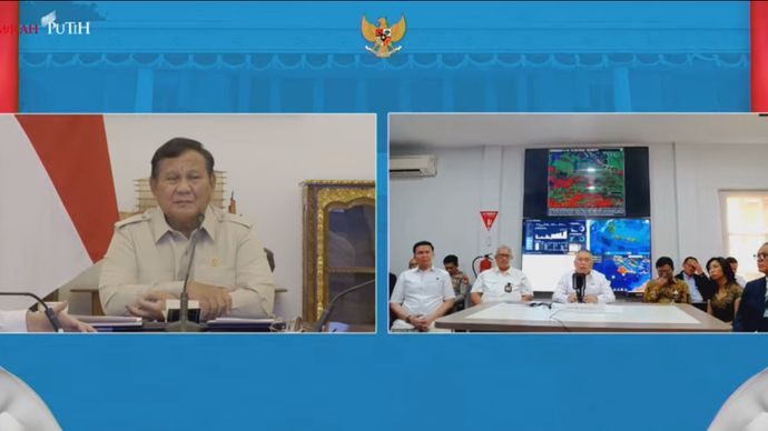 Presiden Prabowo Pimpin Rapat Terbatas Penanganan Bencana Alam Gempa NTT, Erupsi Anak Gunung Krakatau, dan Perkembangan Penanganan Karhutla dengan para Kepala Daerah