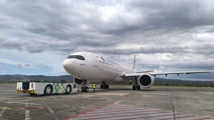 Garuda GA 981 memberangkatkan sebanyak 382 jamaah dari  Bandara Internasional  Sultan Iskandar Muda, Blang Bintang, Aceh Besar menuju Bandara Kertajati,